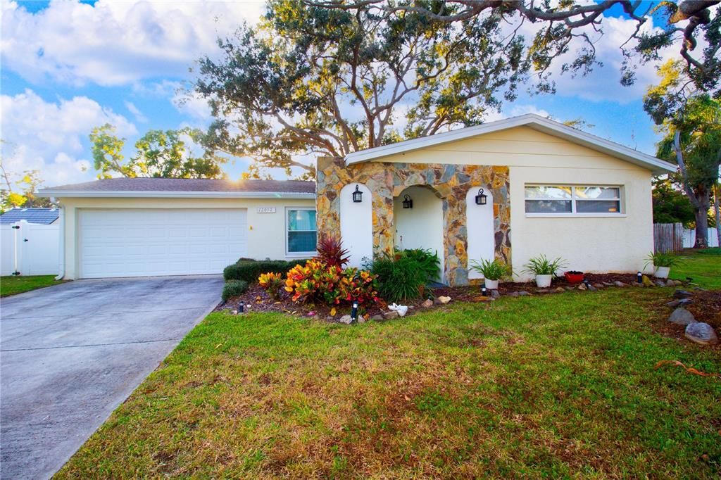 Active With Contract: $430,000 (3 beds, 2 baths, 1325 Square Feet)