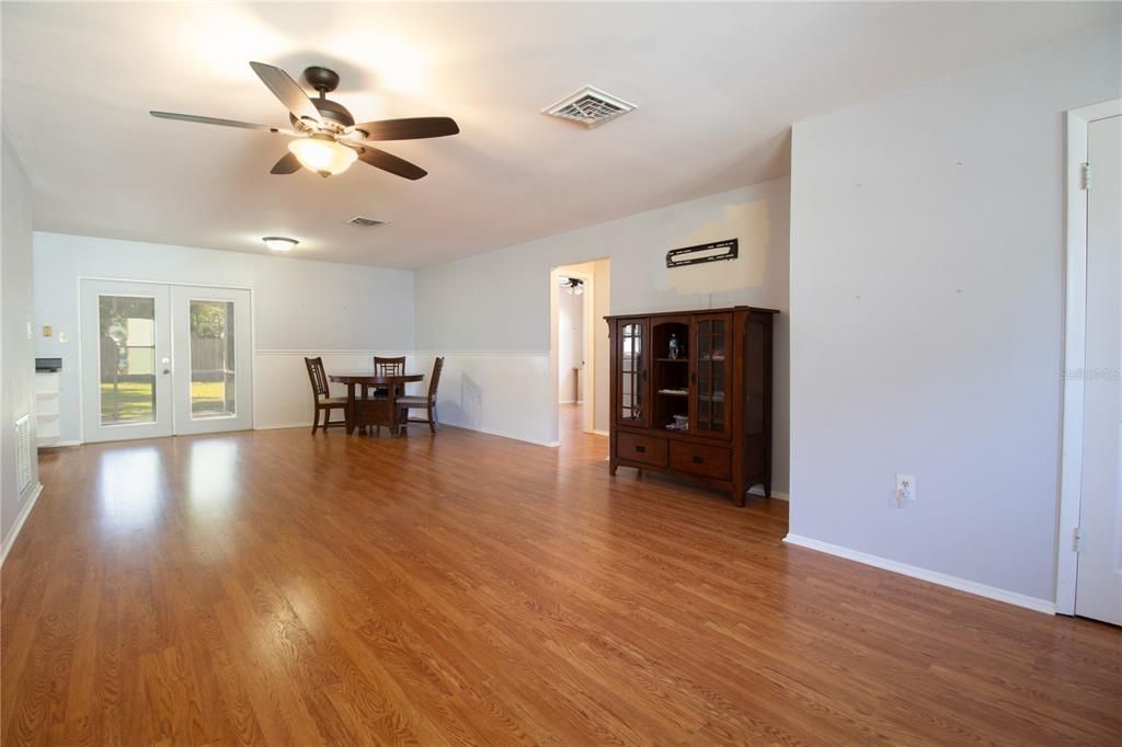 Active With Contract: $430,000 (3 beds, 2 baths, 1325 Square Feet)