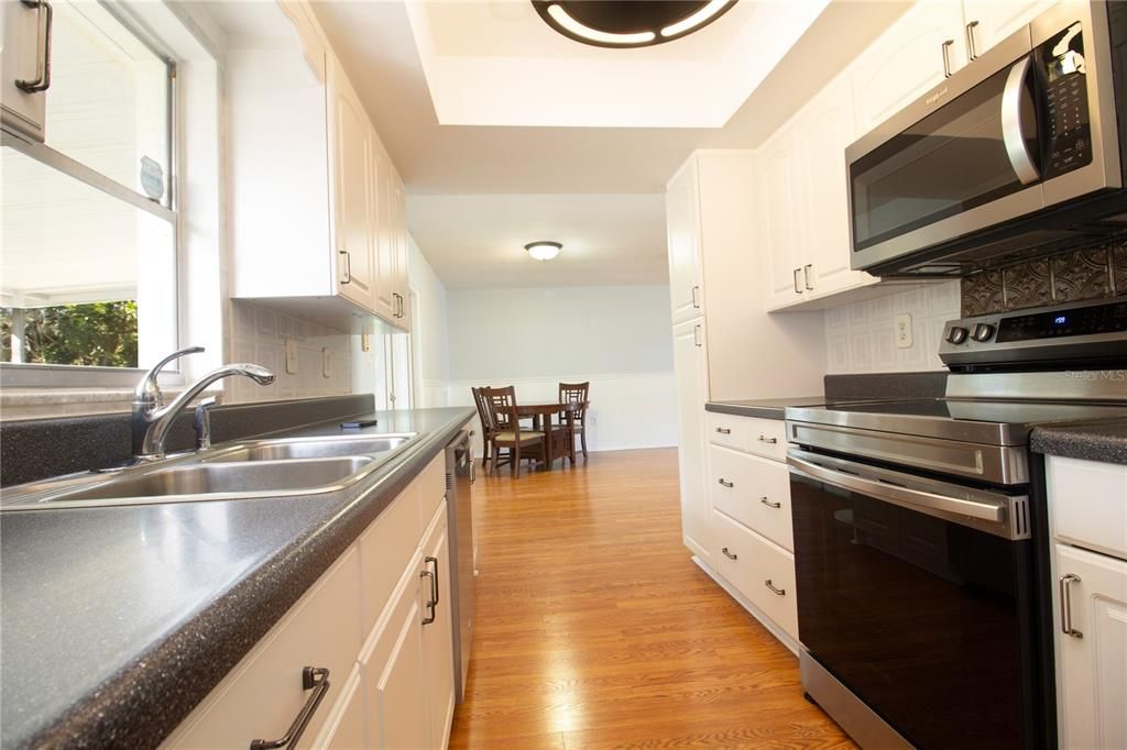 Active With Contract: $430,000 (3 beds, 2 baths, 1325 Square Feet)