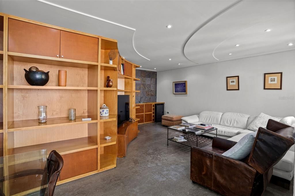 For Sale: $2,400,000 (5 beds, 3 baths, 3767 Square Feet)