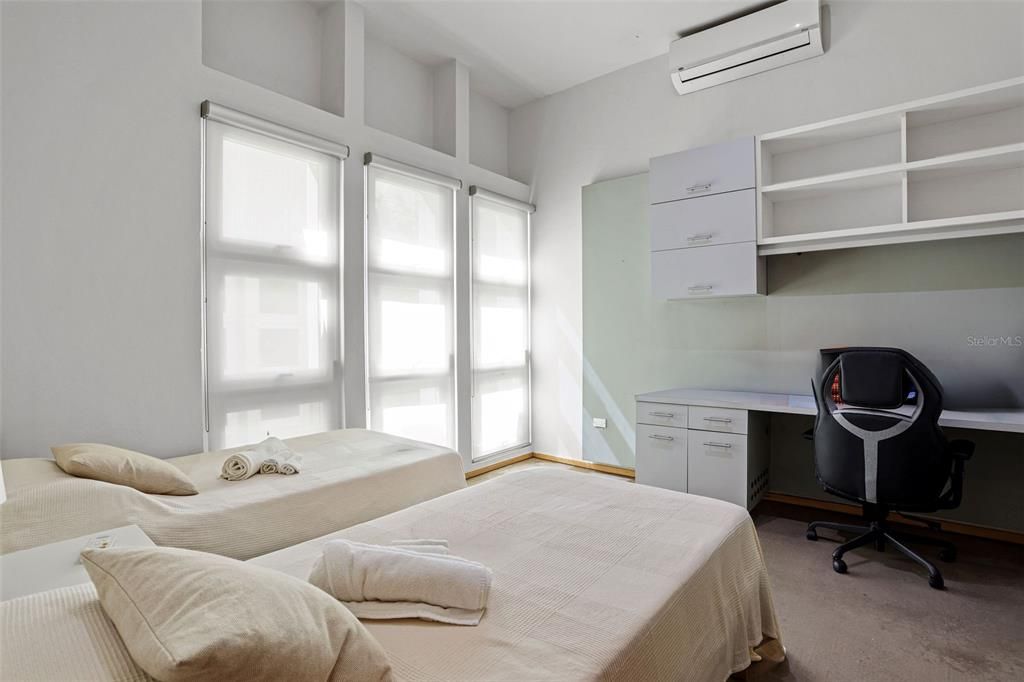 For Sale: $2,400,000 (5 beds, 3 baths, 3767 Square Feet)