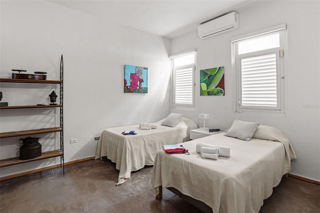 For Sale: $2,400,000 (5 beds, 3 baths, 3767 Square Feet)