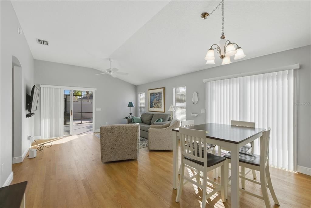 En Venta: $440,000 (3 camas, 2 baños, 1357 Pies cuadrados)