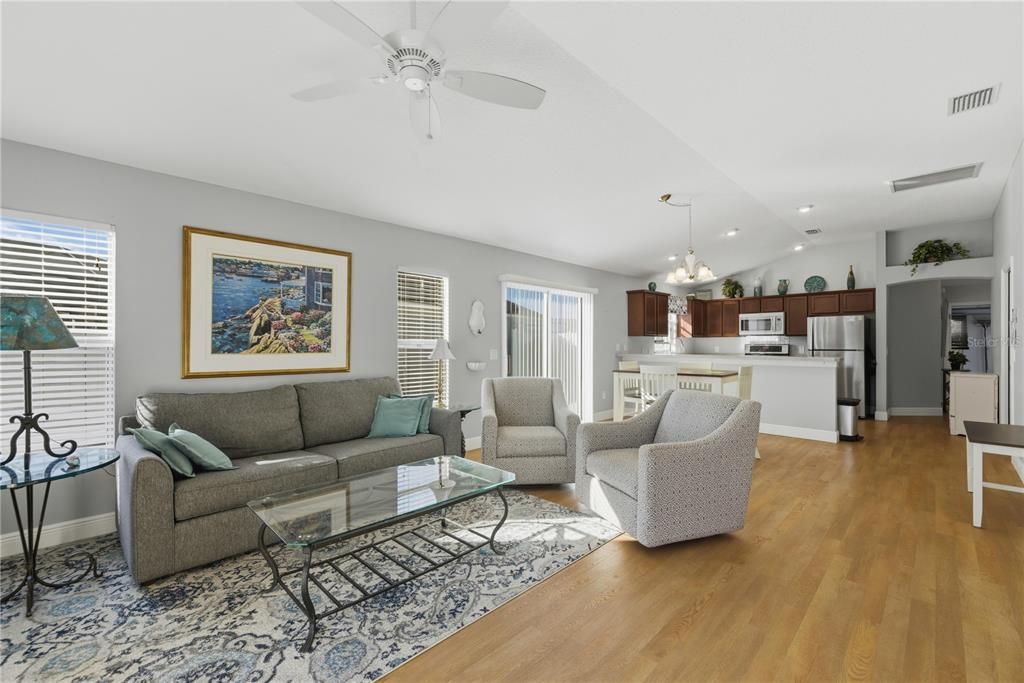 En Venta: $440,000 (3 camas, 2 baños, 1357 Pies cuadrados)