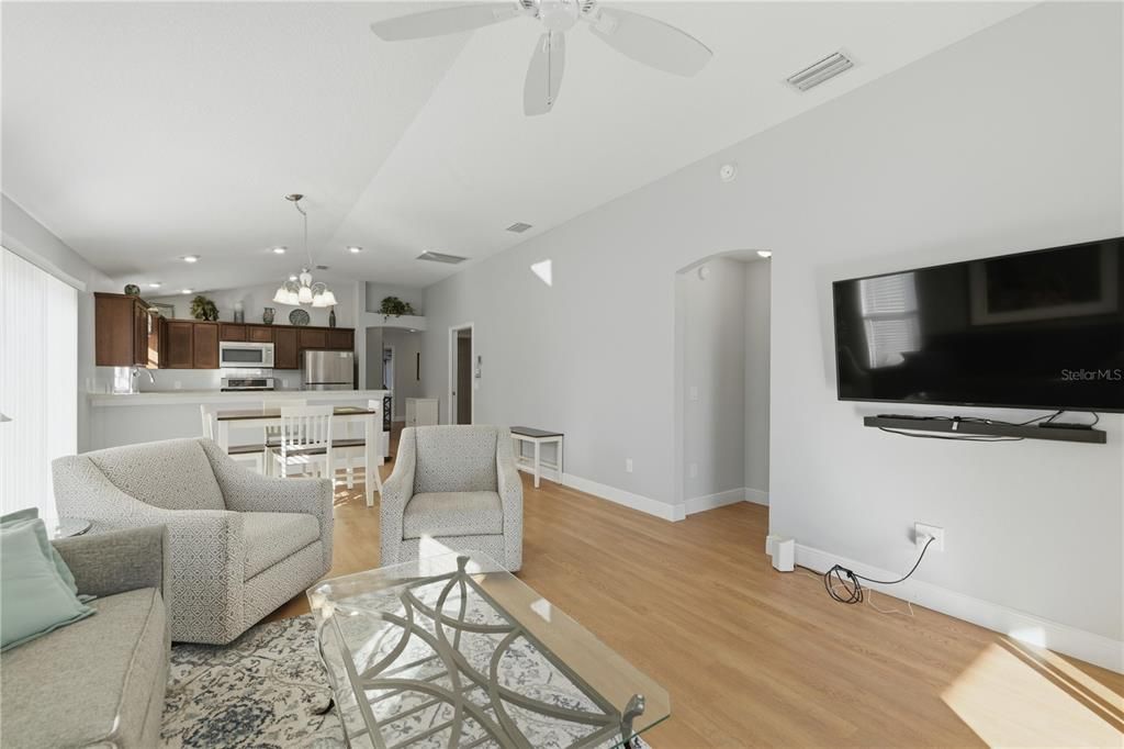 En Venta: $440,000 (3 camas, 2 baños, 1357 Pies cuadrados)