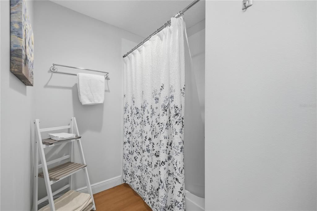 En Venta: $440,000 (3 camas, 2 baños, 1357 Pies cuadrados)