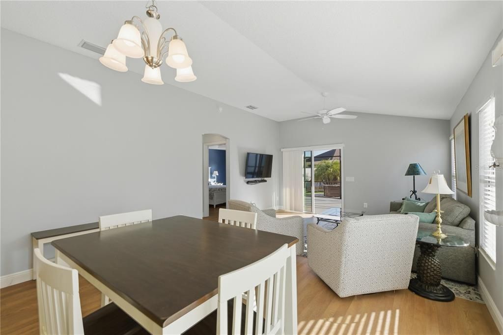 En Venta: $440,000 (3 camas, 2 baños, 1357 Pies cuadrados)