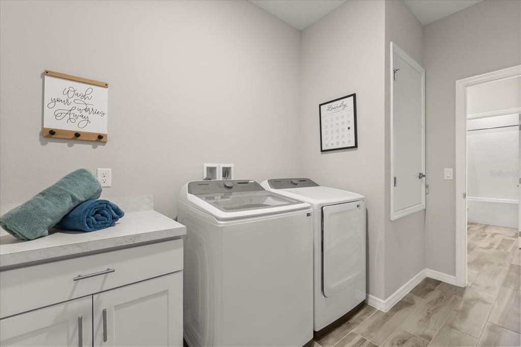 На продажу: $425,000 (3 спален, 2 ванн, 2062 Квадратных фут)