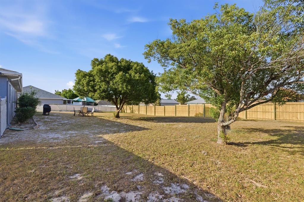 For Sale: $250,000 (2 beds, 2 baths, 968 Square Feet)