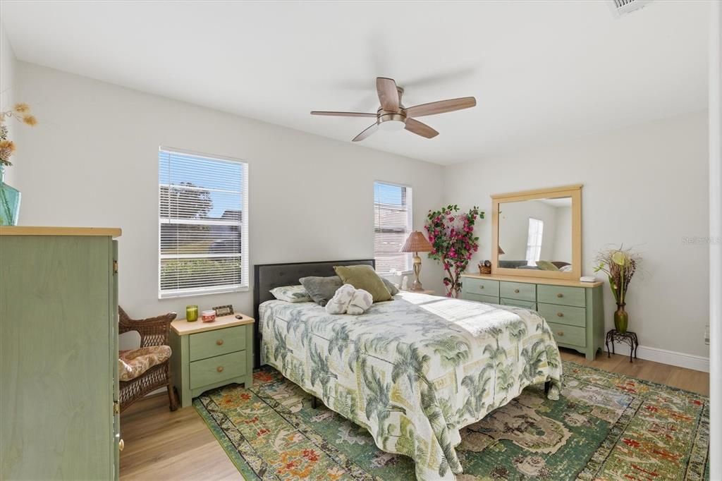 For Sale: $250,000 (2 beds, 2 baths, 968 Square Feet)