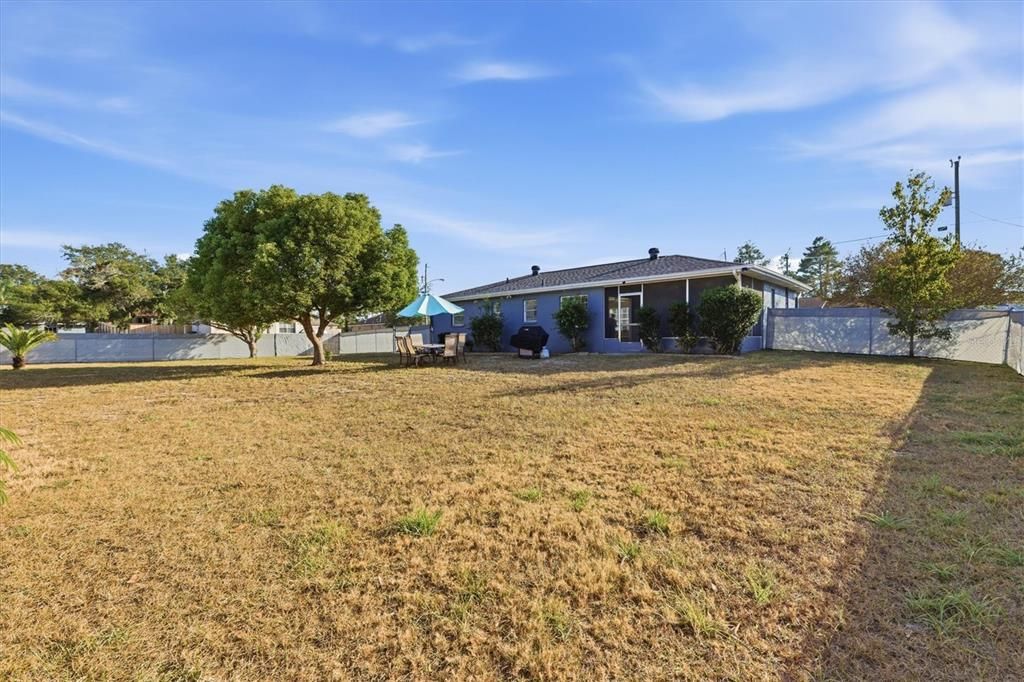 For Sale: $250,000 (2 beds, 2 baths, 968 Square Feet)