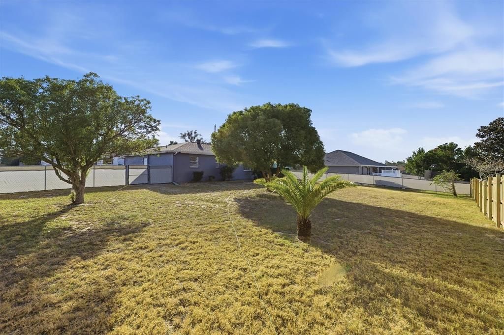 For Sale: $250,000 (2 beds, 2 baths, 968 Square Feet)