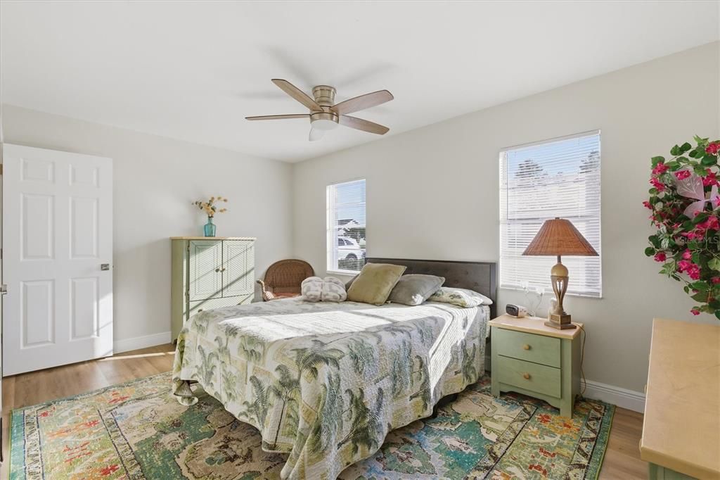 For Sale: $250,000 (2 beds, 2 baths, 968 Square Feet)