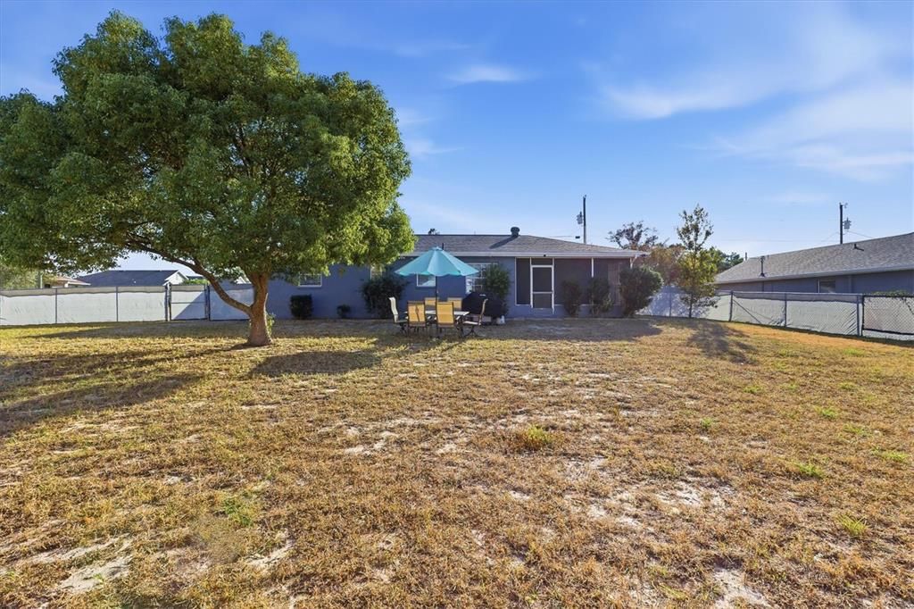 For Sale: $250,000 (2 beds, 2 baths, 968 Square Feet)