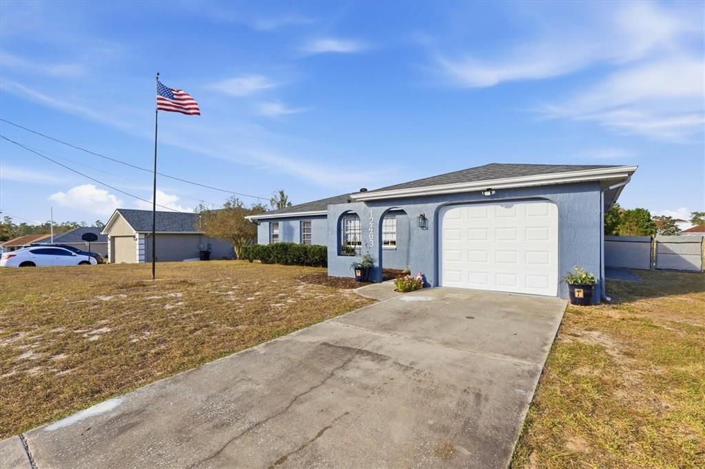 For Sale: $250,000 (2 beds, 2 baths, 968 Square Feet)