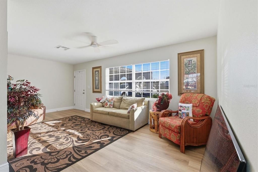 For Sale: $250,000 (2 beds, 2 baths, 968 Square Feet)