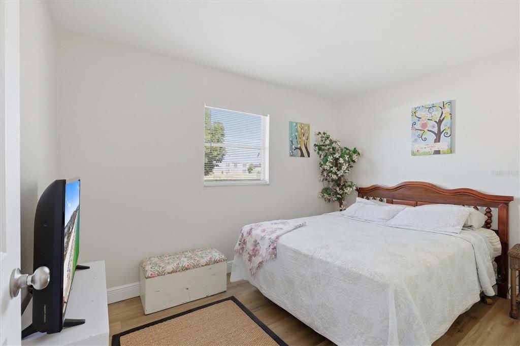 For Sale: $250,000 (2 beds, 2 baths, 968 Square Feet)