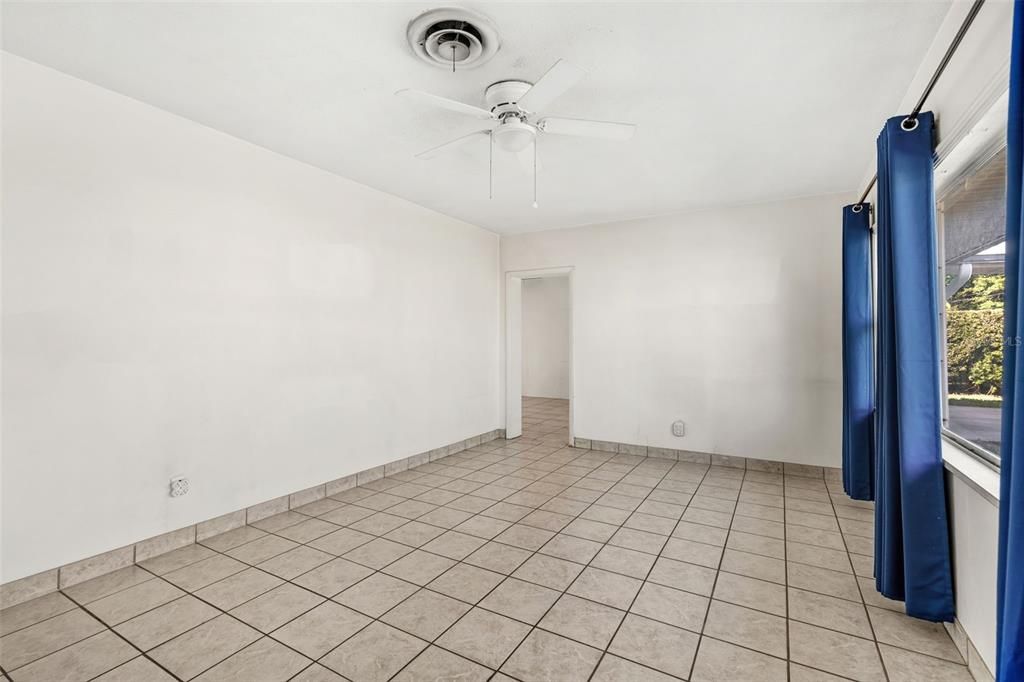 待售: $889,000 (4 贝兹, 2 浴室, 1616 平方英尺)