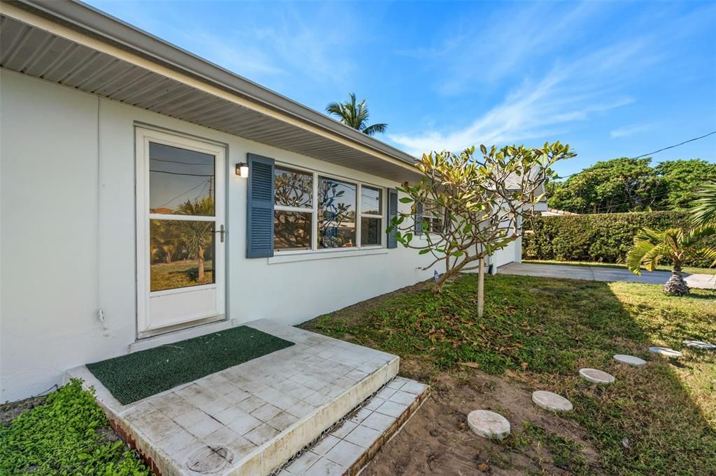 待售: $889,000 (4 贝兹, 2 浴室, 1616 平方英尺)