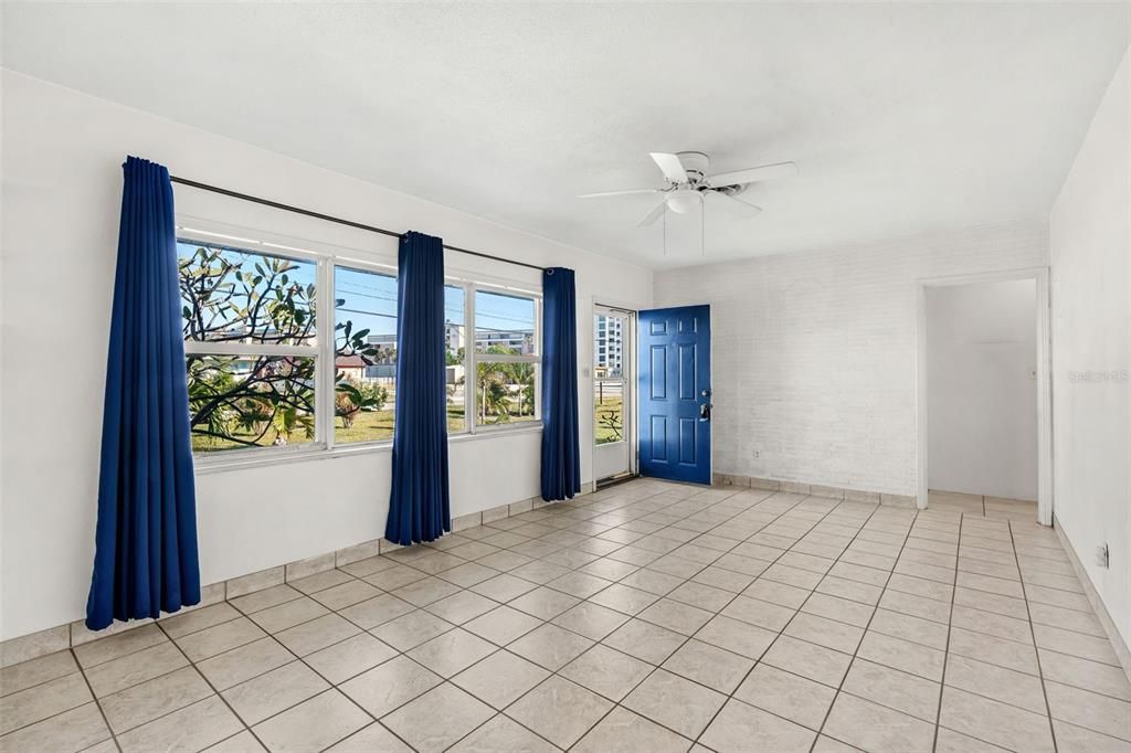 待售: $889,000 (4 贝兹, 2 浴室, 1616 平方英尺)