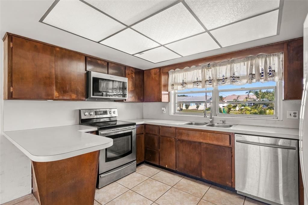 待售: $889,000 (4 贝兹, 2 浴室, 1616 平方英尺)