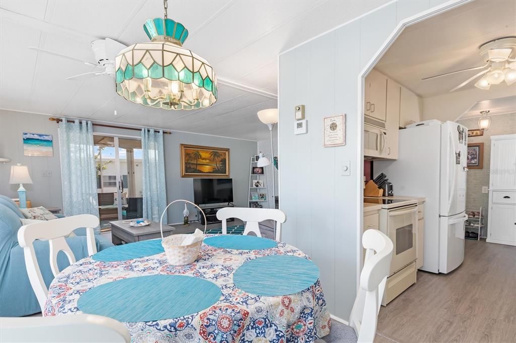 For Sale: $117,500 (2 beds, 2 baths, 1032 Square Feet)