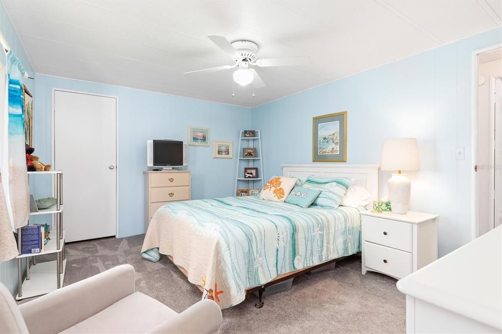 For Sale: $117,500 (2 beds, 2 baths, 1032 Square Feet)