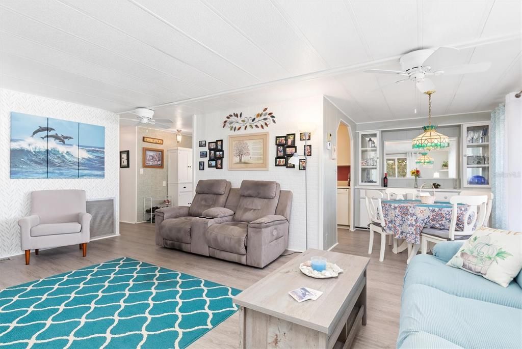 For Sale: $117,500 (2 beds, 2 baths, 1032 Square Feet)