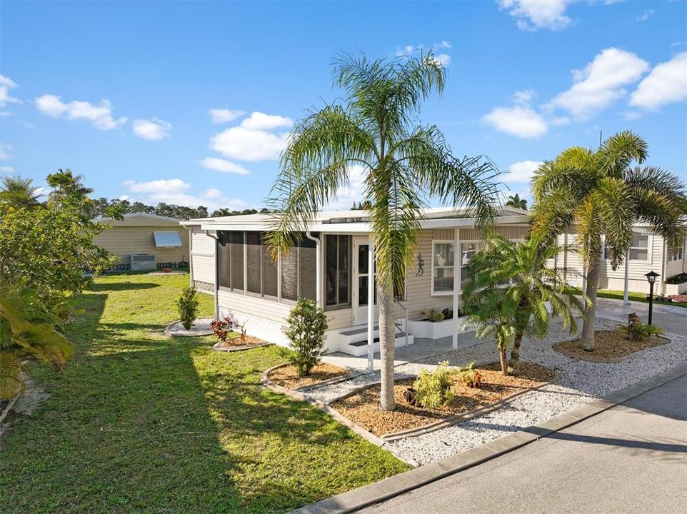 For Sale: $117,500 (2 beds, 2 baths, 1032 Square Feet)