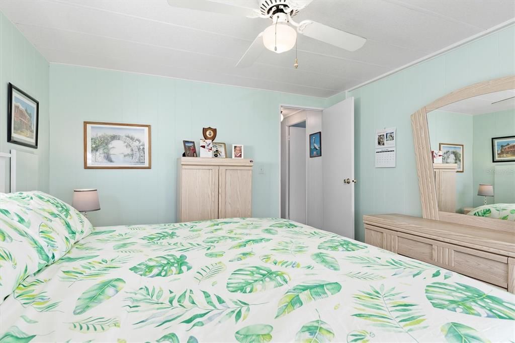 For Sale: $117,500 (2 beds, 2 baths, 1032 Square Feet)