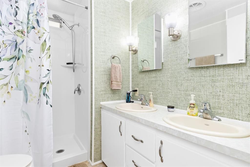 For Sale: $117,500 (2 beds, 2 baths, 1032 Square Feet)