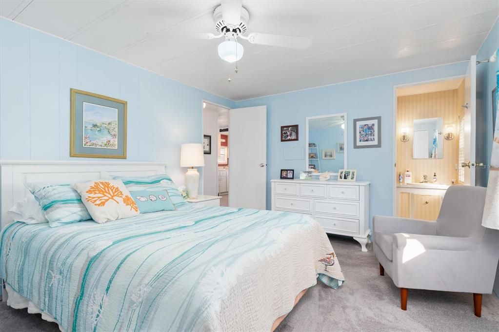 For Sale: $117,500 (2 beds, 2 baths, 1032 Square Feet)