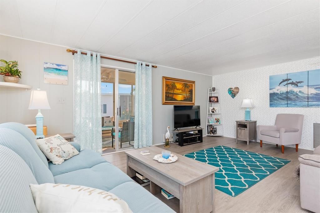 For Sale: $117,500 (2 beds, 2 baths, 1032 Square Feet)