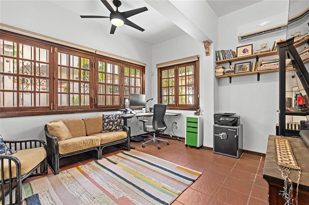 На продажу: $2,750,000 (11 спален, 6 ванн, 4802 Квадратных фут)