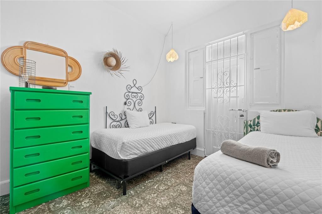 На продажу: $2,750,000 (11 спален, 6 ванн, 4802 Квадратных фут)