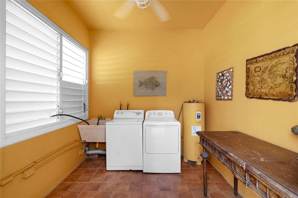 На продажу: $2,750,000 (11 спален, 6 ванн, 4802 Квадратных фут)