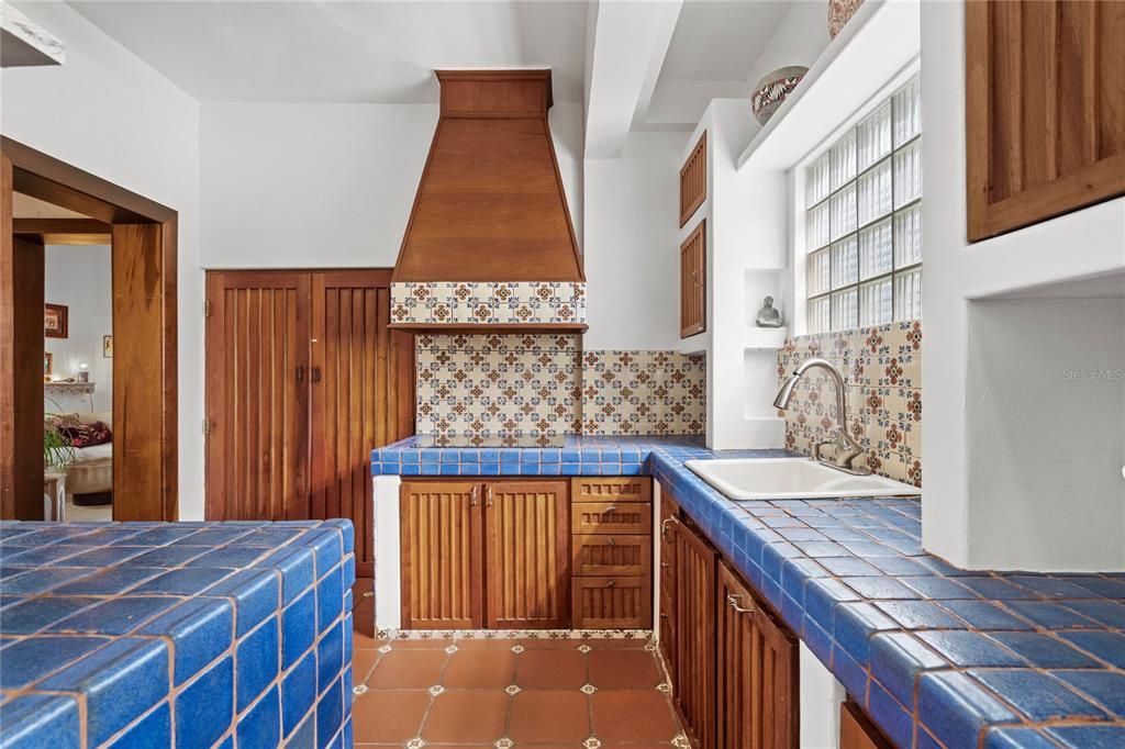 На продажу: $2,750,000 (11 спален, 6 ванн, 4802 Квадратных фут)