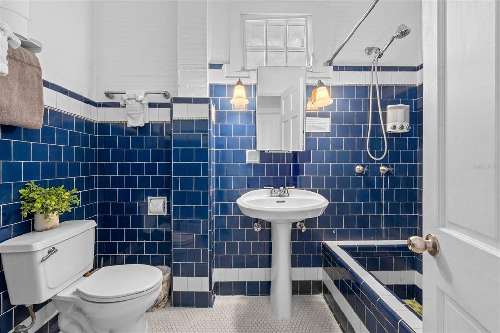 На продажу: $2,750,000 (11 спален, 6 ванн, 4802 Квадратных фут)