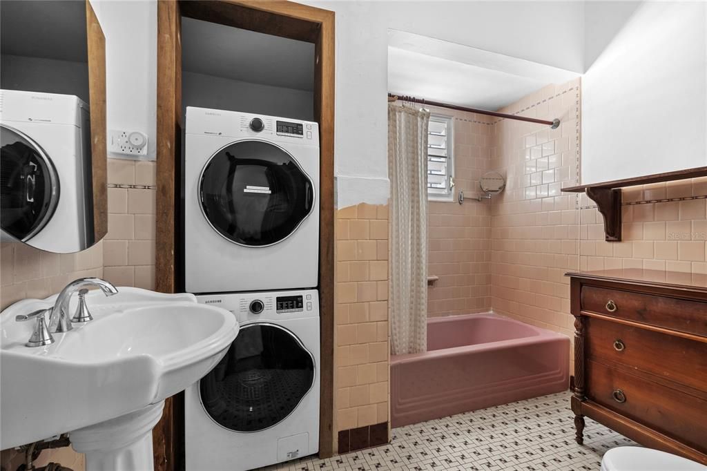 На продажу: $2,750,000 (11 спален, 6 ванн, 4802 Квадратных фут)