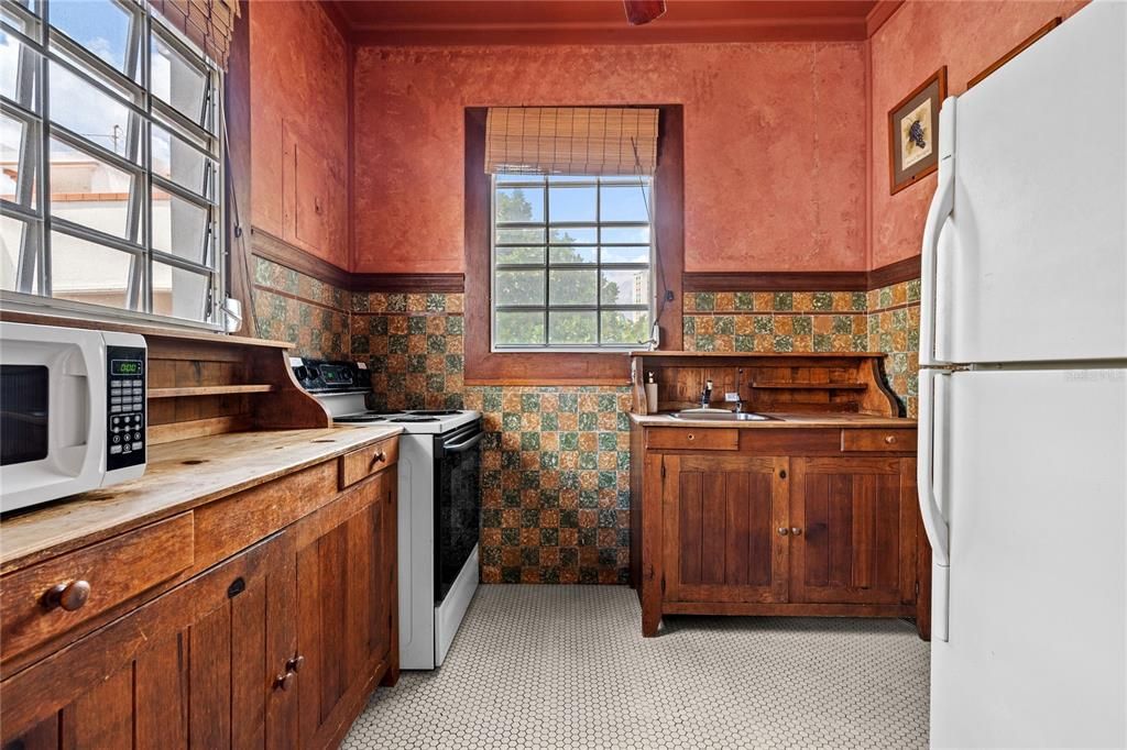 На продажу: $2,750,000 (11 спален, 6 ванн, 4802 Квадратных фут)