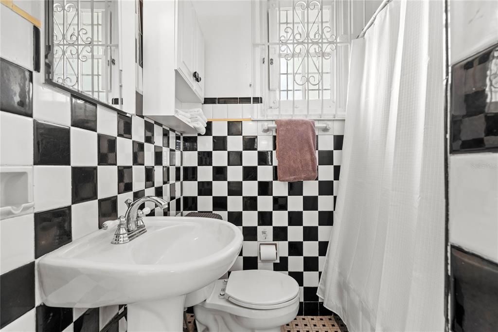 На продажу: $2,750,000 (11 спален, 6 ванн, 4802 Квадратных фут)