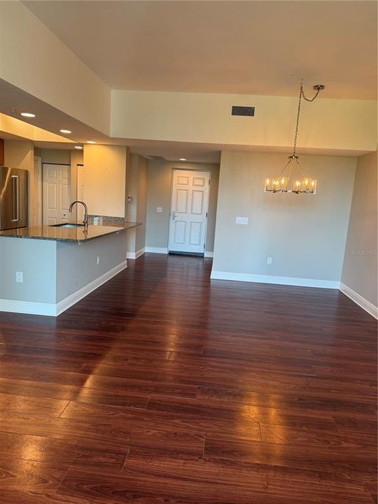 For Rent: $3,200 (2 beds, 2 baths, 1323 Square Feet)