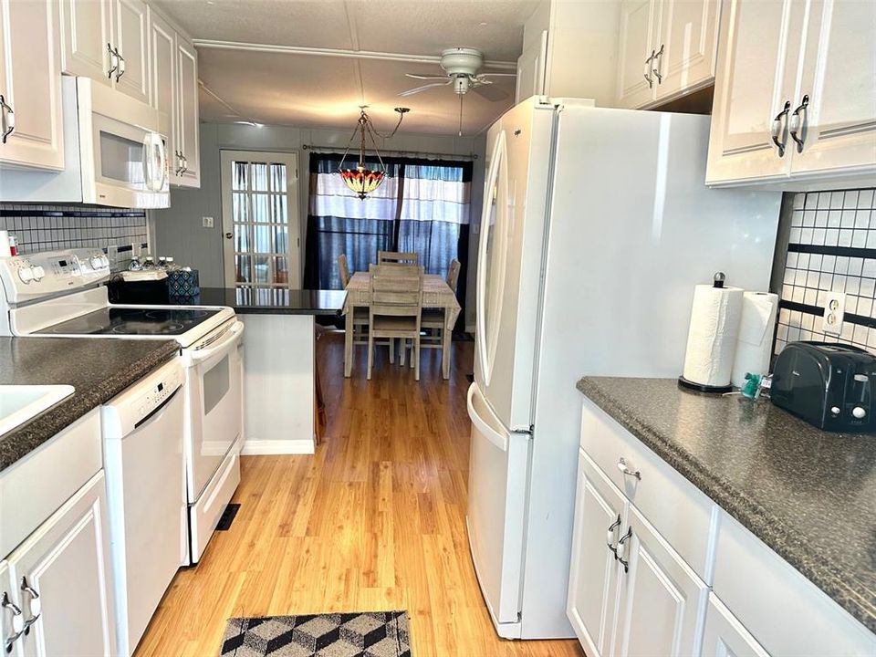 待售: $134,500 (2 贝兹, 2 浴室, 1028 平方英尺)