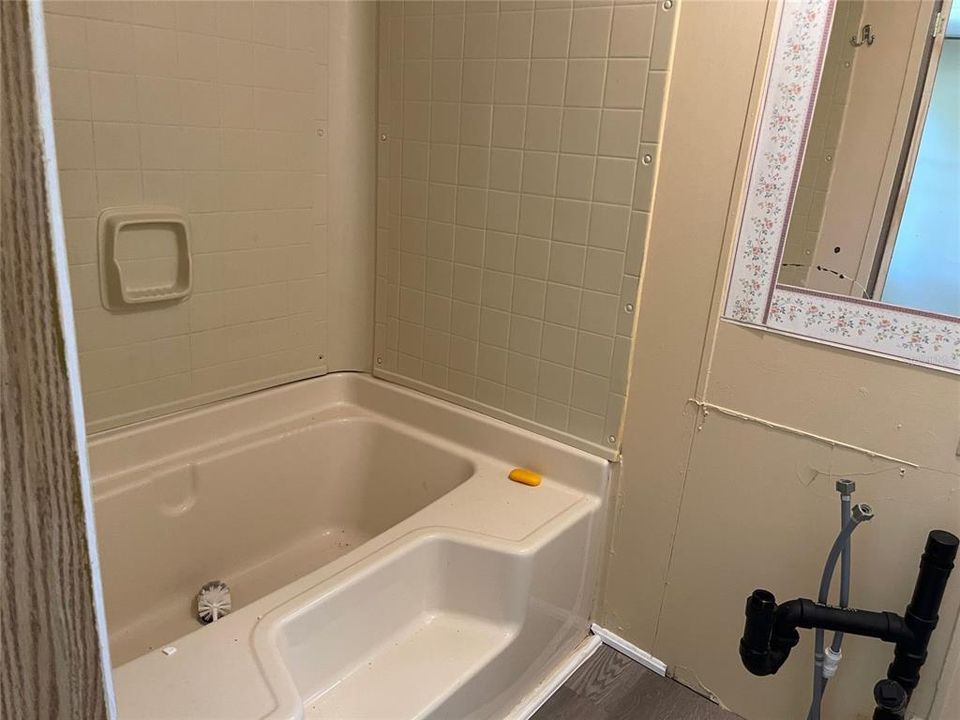 For Rent: $1,585 (2 beds, 2 baths, 744 Square Feet)