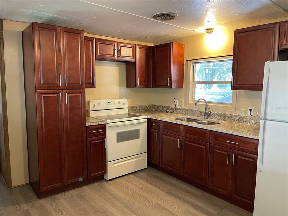 For Rent: $1,585 (2 beds, 2 baths, 744 Square Feet)