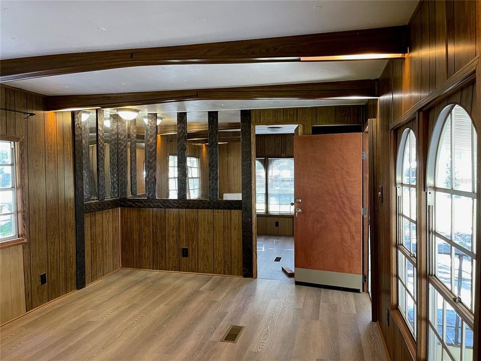 For Rent: $1,585 (2 beds, 2 baths, 744 Square Feet)