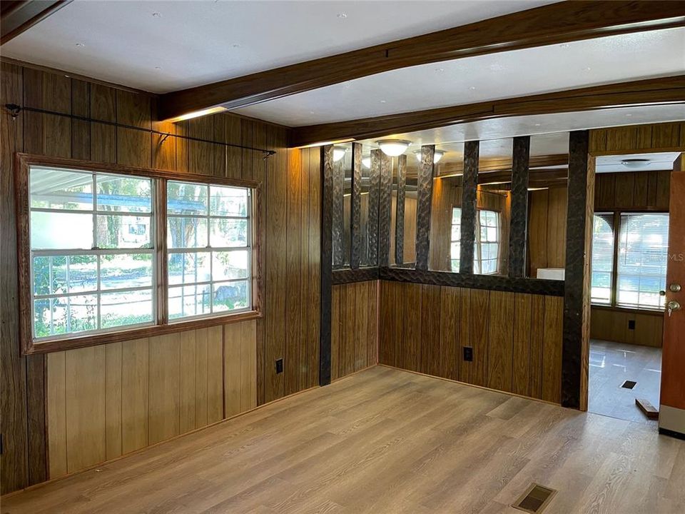 For Rent: $1,585 (2 beds, 2 baths, 744 Square Feet)