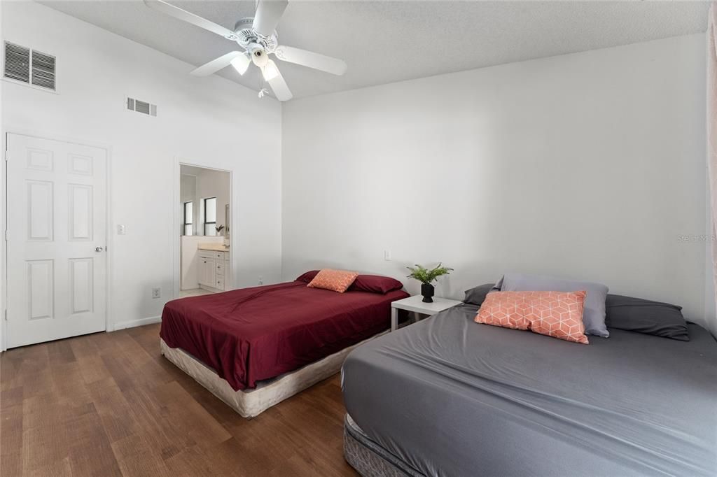 На продажу: $344,900 (3 спален, 2 ванн, 1712 Квадратных фут)