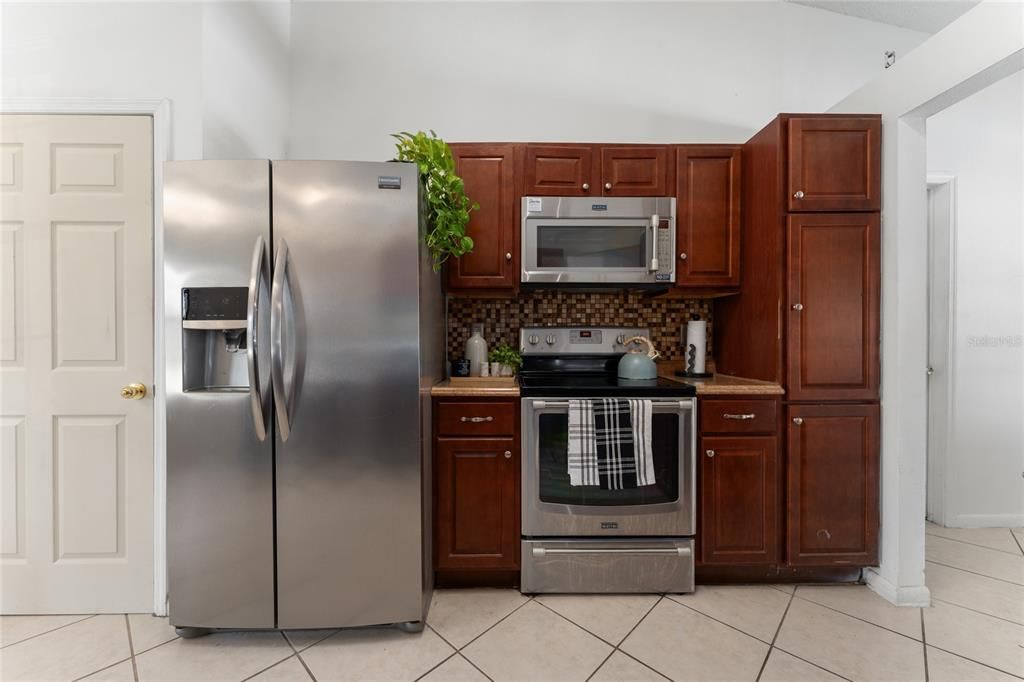 На продажу: $344,900 (3 спален, 2 ванн, 1712 Квадратных фут)