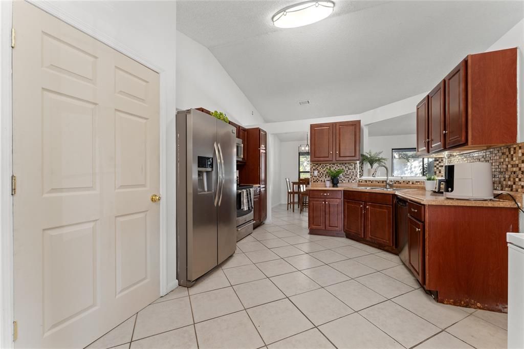 На продажу: $344,900 (3 спален, 2 ванн, 1712 Квадратных фут)